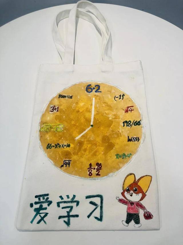书包怎么画简单好看（爱学习志愿者为山区孩子绘制帆布包）