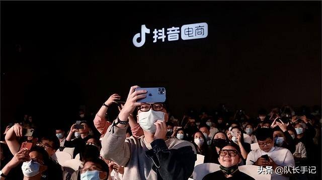 快手播放量达到多少可以赚钱（如何成为一名网红？）