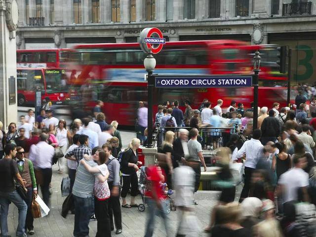 去英国打工一个月能挣多少钱（英国全社会的就业岗位对应的薪酬）