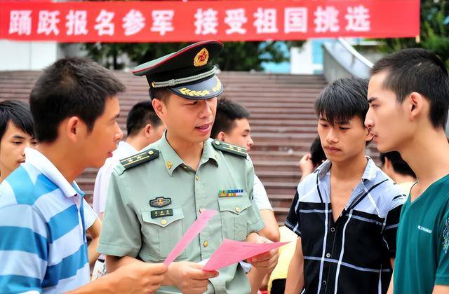 一个大专文凭能干什么（专科生毕业后，在校大学生从事什么工作最好？答案很现实）