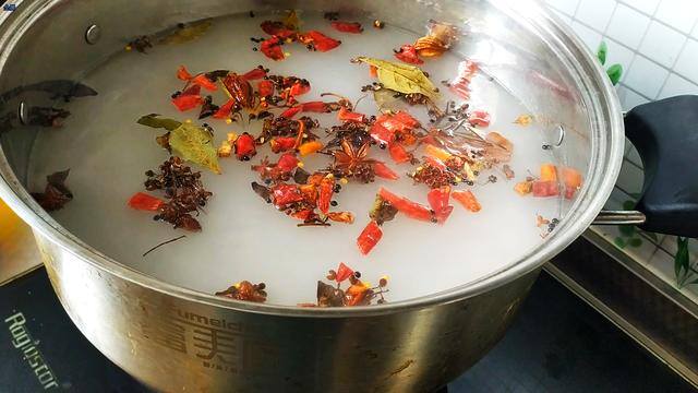 在家怎么制作酸豆角（酸豆角怎么做好吃？）