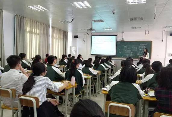 有什么工作适合女孩子（医学专业的未来发展前景如何？）