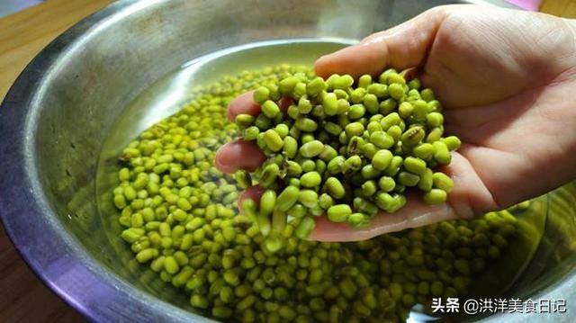 怎样发绿豆芽在家里（不用豆芽机发绿豆芽的高招，真的很简单哦！）