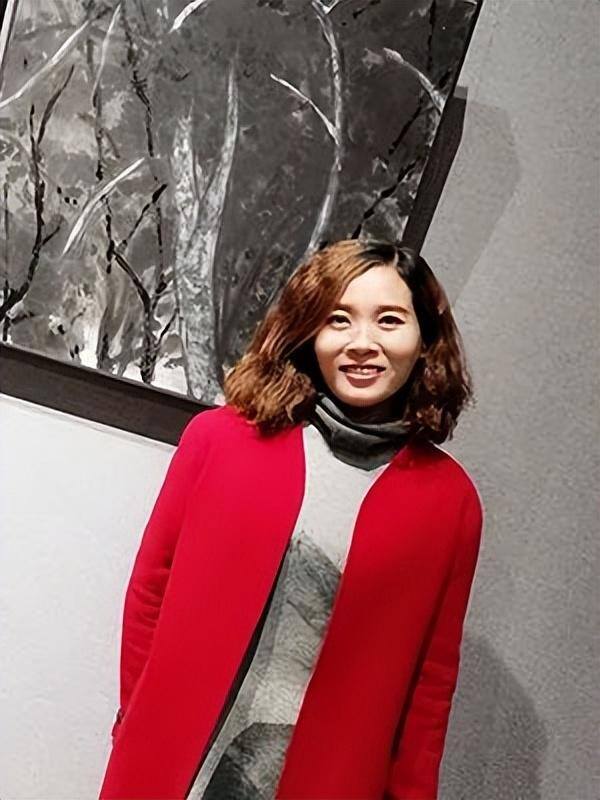 红色绘画作品（李敏的绘画作品赏析）