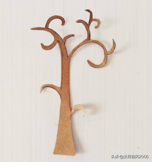 用废品做手工（幼儿园手工：废纸粘贴画）