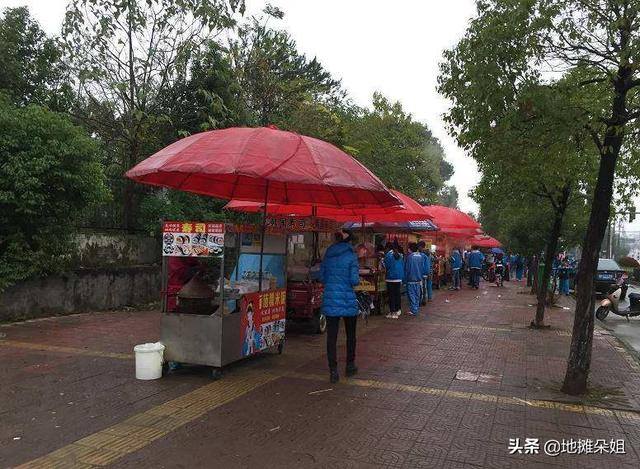 摆地摊卖袜子挣钱吗（摆地摊在这些地方卖袜子，稳赚不赔）