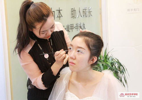 化妆师一个月能赚多少钱