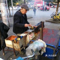 摆摊一个人好还是两个人好
