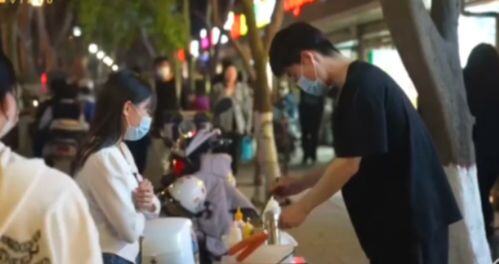 摆摊卖烤肠利润大吗