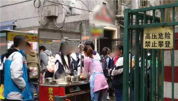 在学校门口卖什么最赚钱