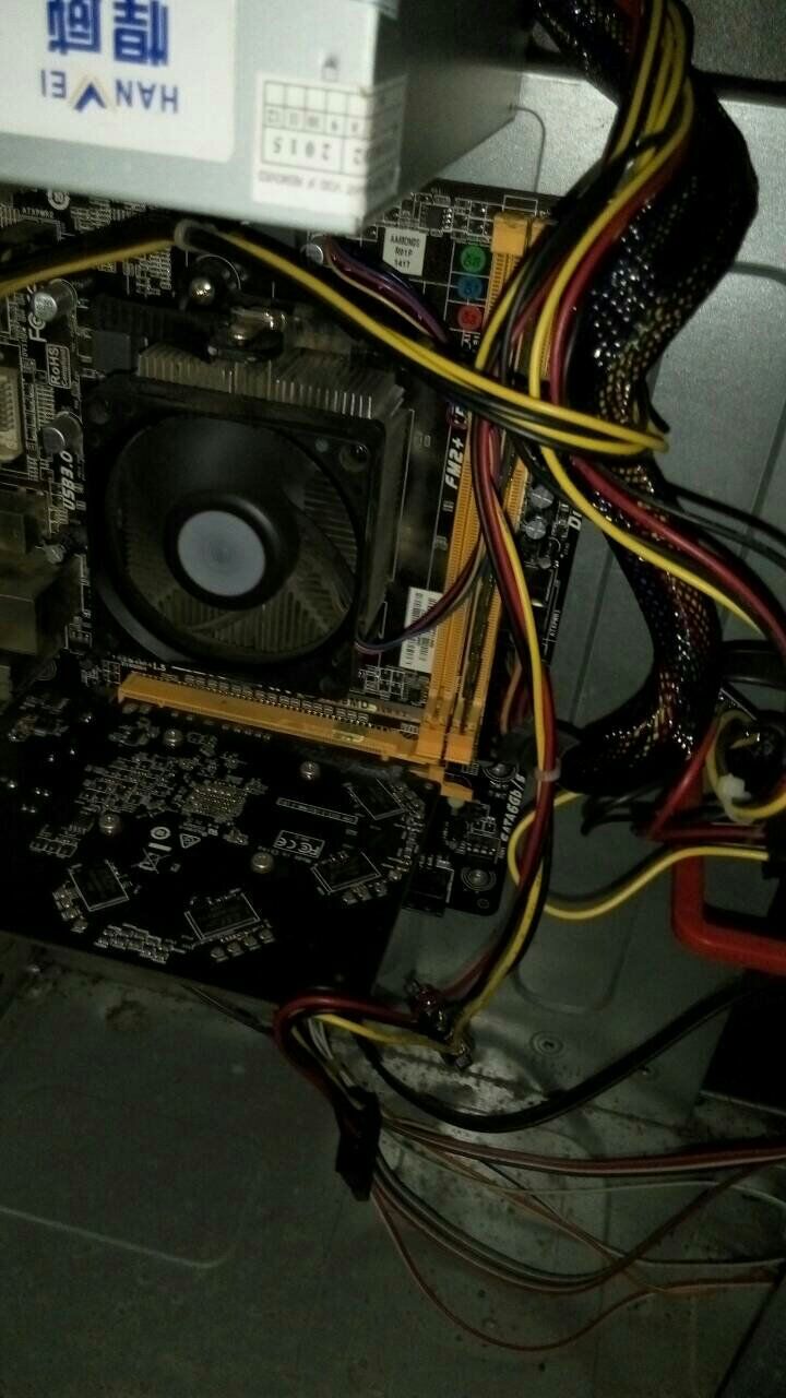 显示器突然黑屏,主机正常运行,重启又正常