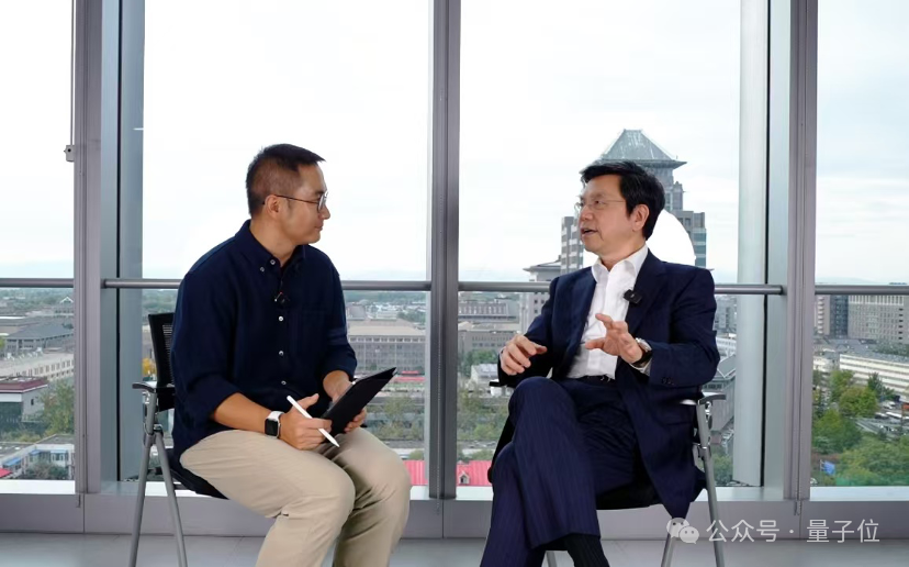 李开复回应一切：竞技场排名“让我们有信心继续做预训练”