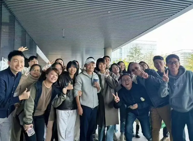 北京一AI创业公司招0薪CTO；网易否认深圳公司全部裁员；94岁巴菲特公布后事安排 |AI周报